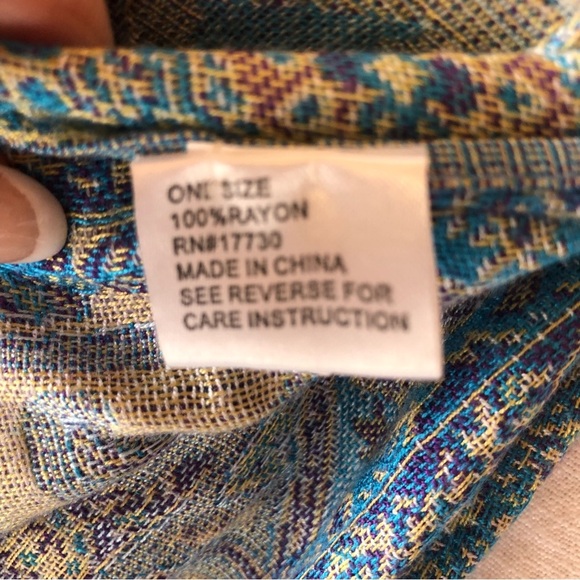 Unbranded beautiful rayon scarf with fringe multi colored paisley size 21” x 78” - Picture 6 of 7